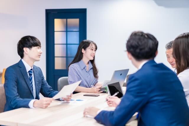 総合商社への転職は難しい?求められる経験・スキルと成功の秘訣