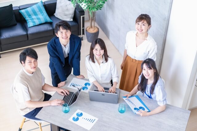 大手商社への転職ガイド|総合商社・専門商社の違いから年収、売上高ランキングまで徹底解説
