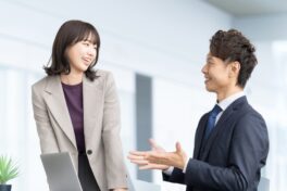 AGC（旧旭硝子）の平均年収は800万円超え？年齢別・職種別・口コミで徹底解説！