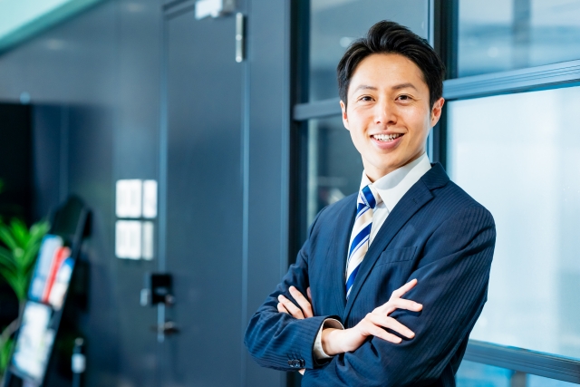 SmartHRの年収は？平均年収・年齢別・職種別にリアルな給与水準を徹底解説