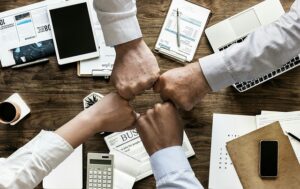 「総合商社はやめとけ」と言われる理由は？激務・年収・適性を転職目線で解説