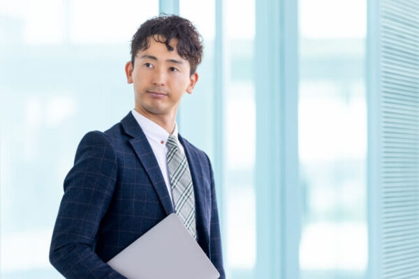 CFOとは何か？役割・仕事内容・CEOとの違いまで徹底解説【転職で目指す方法も紹介】