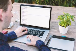 未経験でWebデザイナーはやめとけ？後悔する理由と向いている人の特徴も