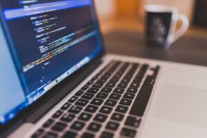 社内SEはやめとけと言われる理由とは？未経験転職の現実・向いている人の特徴も