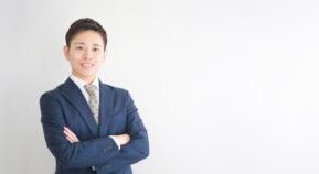 日本経済新聞社の年収は高い？平均給与・年代別年収・口コミ評判を解説