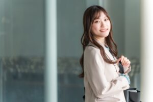 KDDIは第二新卒でも転職できる？採用難易度・選考対策・年収・働き方を徹底解説